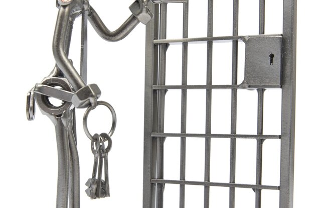 Politieagent / gevangenisbewaarder beeldje